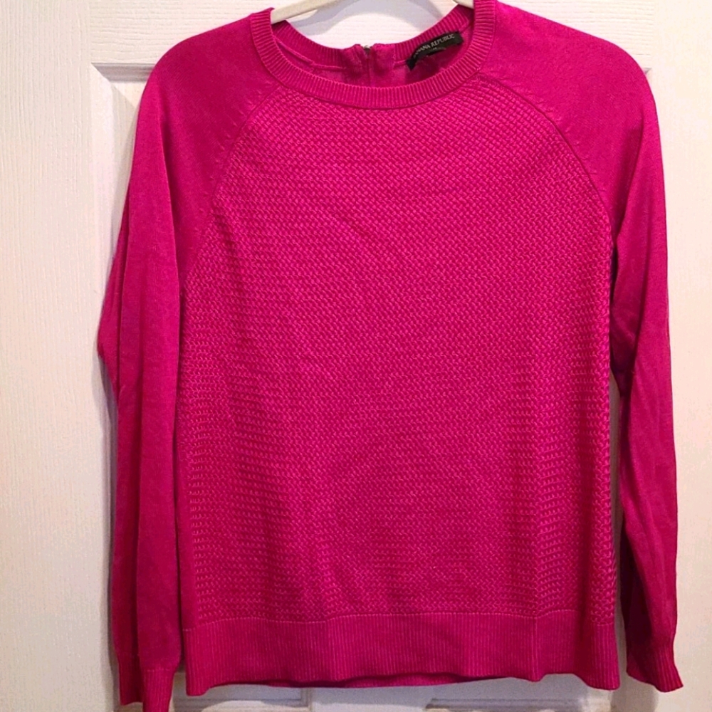 Banana Republic Light weight Magenta Sweater